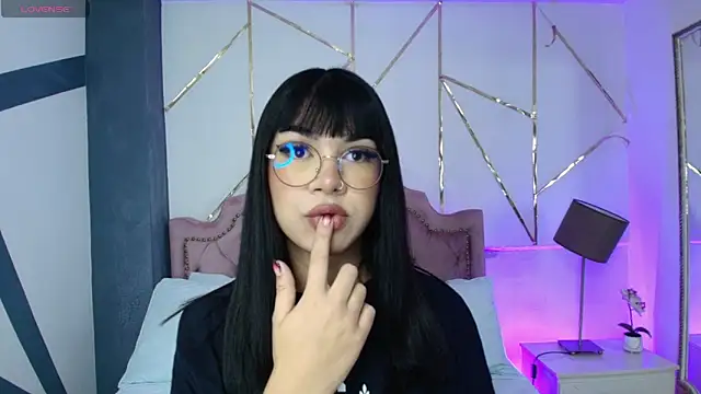 Snapshot of RoseCassie chatting on January 17, 1:24 pm RoseCassie online show from January 17, 1:24 pm