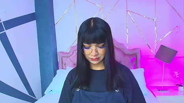 Snapshot of RoseCassie chatting on January 19, 1:12 pm RoseCassie online show from January 19, 1:12 pm