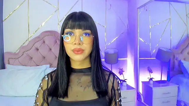 Snapshot of RoseCassie chatting on January 22, 1:21 pm RoseCassie online show from January 22, 1:21 pm