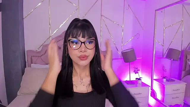 Snapshot of RoseCassie chatting on January 24, 1:14 pm RoseCassie online show from January 24, 1:14 pm