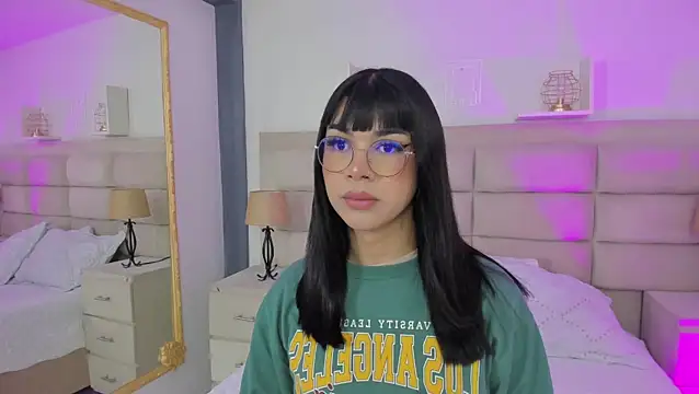 Snapshot of RoseCassie chatting on February 9, 12:52 pm RoseCassie online show from February 9, 12:52 pm