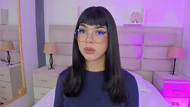 Snapshot of RoseCassie chatting on February 10, 1:01 pm RoseCassie online show from February 10, 1:01 pm