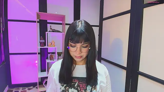Snapshot of RoseCassie chatting on February 20, 1:19 pm RoseCassie online show from February 20, 1:19 pm