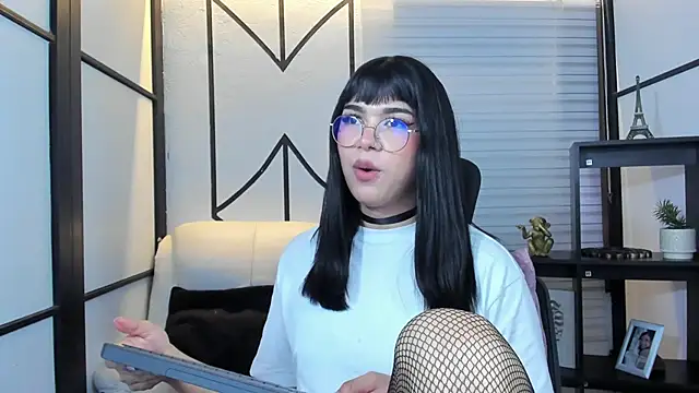 Snapshot of RoseCassie chatting on February 22, 10:52 pm RoseCassie online show from February 22, 10:52 pm