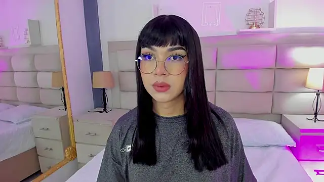 Snapshot of RoseCassie chatting on February 26, 1:41 pm RoseCassie online show from February 26, 1:41 pm