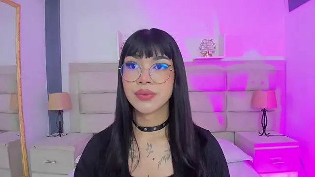 Snapshot of RoseCassie chatting on February 27, 12:45 pm RoseCassie online show from February 27, 12:45 pm