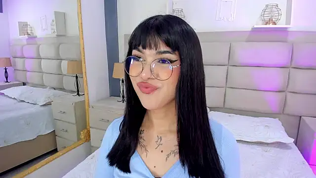 Snapshot of RoseCassie chatting on March 3, 1:26 pm RoseCassie online show from March 3, 1:26 pm