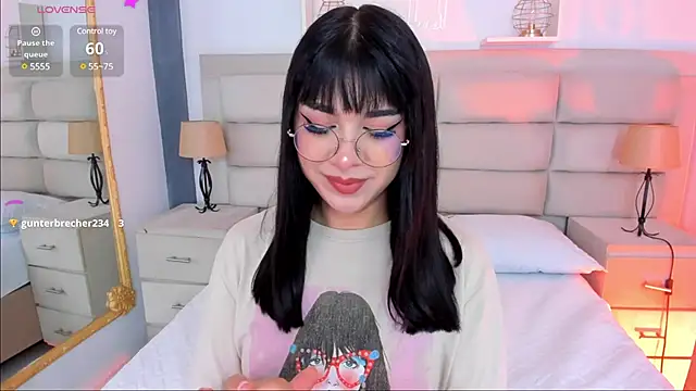 Snapshot of RoseCassie chatting on March 9, 1:48 pm RoseCassie online show from March 9, 1:48 pm