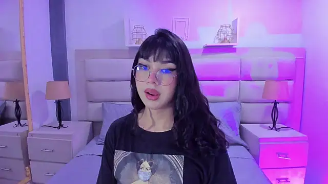 Snapshot of RoseCassie chatting on March 12, 1:30 pm RoseCassie online show from March 12, 1:30 pm
