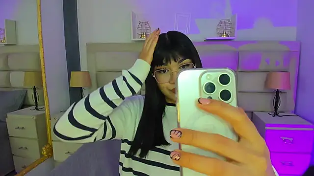 Snapshot of RoseCassie chatting on March 18, 12:30 pm RoseCassie online show from March 18, 12:30 pm