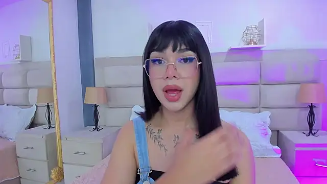 Snapshot of RoseCassie chatting on March 22, 1:30 pm RoseCassie online show from March 22, 1:30 pm