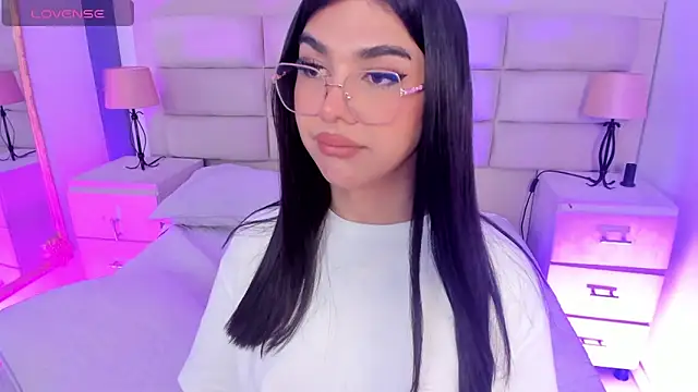 Snapshot of RoseCassie chatting on September 9, 1:43 pm RoseCassie online show from September 9, 1:43 pm