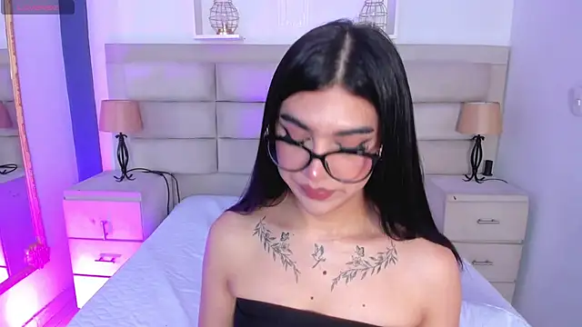 Snapshot of RoseCassie chatting on September 21, 2:56 pm RoseCassie online show from September 21, 2:56 pm