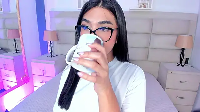Snapshot of RoseCassie chatting on September 24, 1:17 pm RoseCassie online show from September 24, 1:17 pm
