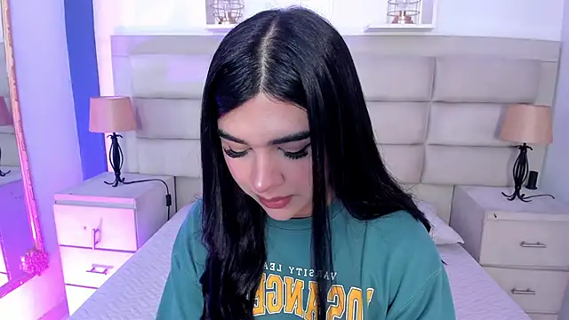 Snapshot of RoseCassie chatting on September 25, 1:18 pm RoseCassie online show from September 25, 1:18 pm