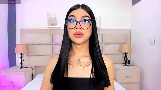Snapshot of RoseCassie chatting on October 2, 1:11 pm RoseCassie online show from October 2, 1:11 pm