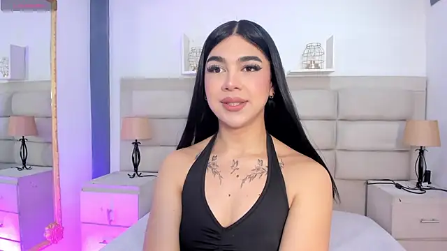 Snapshot of RoseCassie chatting on October 4, 1:34 pm RoseCassie online show from October 4, 1:34 pm