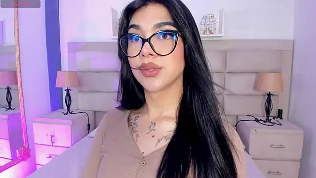 Snapshot of RoseCassie chatting on October 6, 1:55 pm RoseCassie online show from October 6, 1:55 pm