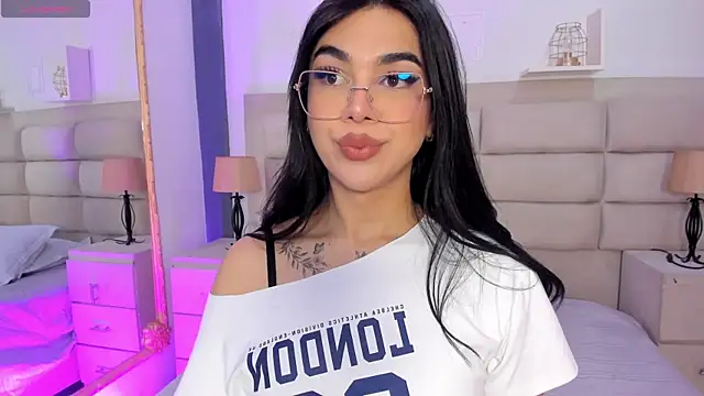 Snapshot of RoseCassie chatting on October 8, 1:34 pm RoseCassie online show from October 8, 1:34 pm