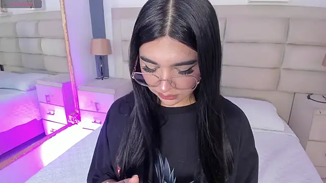 RoseCassie online show from October 11, 1:57 pm