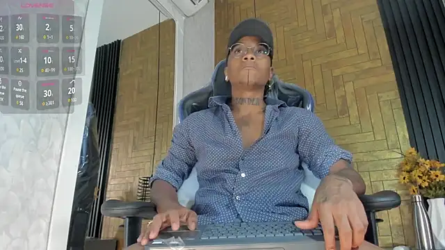 Snapshot of JhonyMiller_ chatting on January 16, 8:25 pm JhonyMiller online show from January 16, 8:25 pm