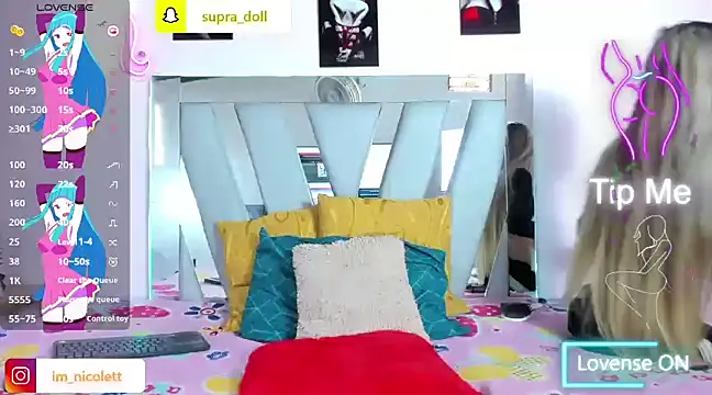 Snapshot of supradoll chatting on January 18, 7:32 pm supradoll online show from January 18, 7:32 pm