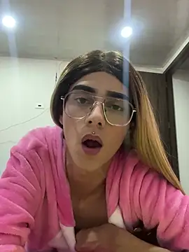 Snapshot of alahia_sweet chatting on January 9, 5:02 am alahia sweet online show from January 9, 5:02 am