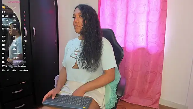 Snapshot of madisonbrunette chatting on October 9, 5:03 pm madisonbrunette online show from October 9, 5:03 pm