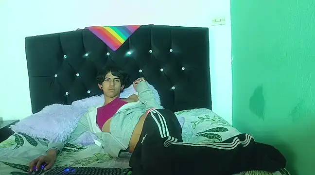 Snapshot of boysLittle chatting on March 16, 1:25 pm boysLittle online show from March 16, 1:25 pm