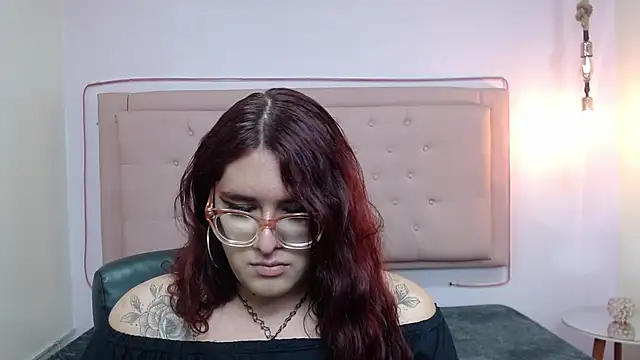 Snapshot of kathepickmanx chatting on September 17, 3:33 am kathepickmanx online show from September 17, 3:33 am
