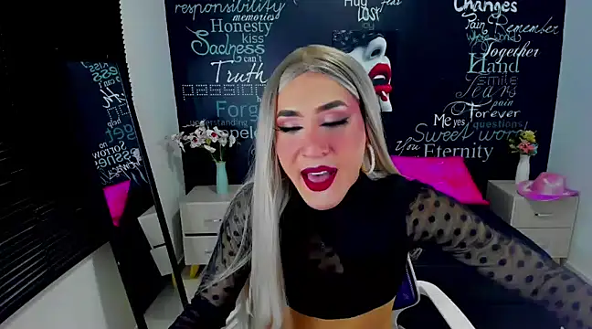 Snapshot of Georgina_Giio chatting on January 13, 5:01 am Georgina Giio online show from January 13, 5:01 am