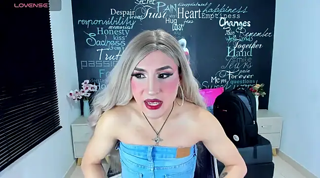 Snapshot of Georgina_Giio chatting on January 28, 4:39 am Georgina Giio online show from January 28, 4:39 am