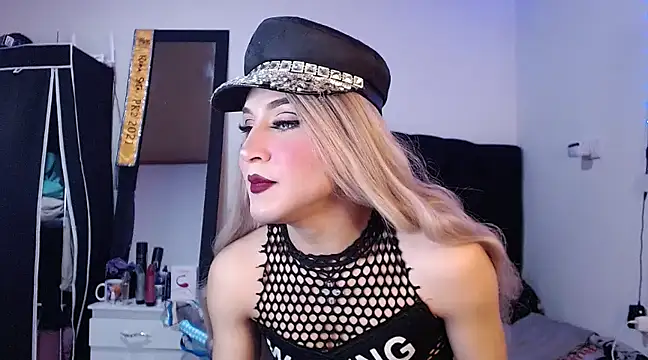 Snapshot of Georgina_Giio chatting on February 19, 11:04 pm Georgina Giio online show from February 19, 11:04 pm