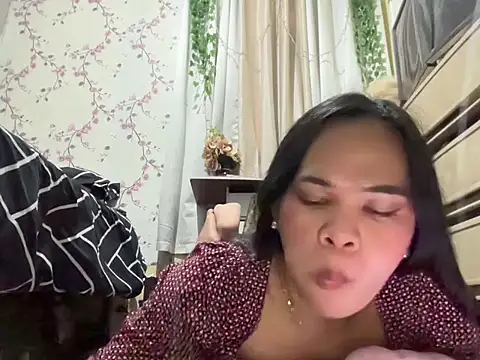 Snapshot of SophiaCourthaway chatting on October 9, 10:54 pm SophiaCourthaway online show from October 9, 10:54 pm