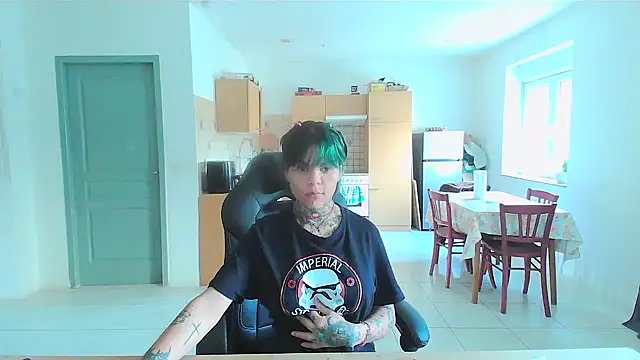 Snapshot of serena__vedette chatting on February 7, 11:45 am serena vedette online show from February 7, 11:45 am
