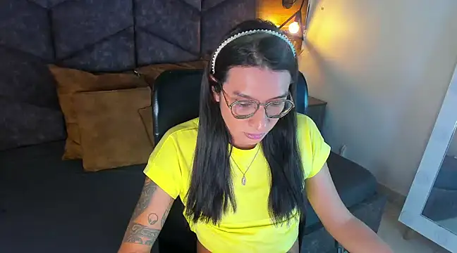 Snapshot of LauraaGomezz__ chatting on February 3, 7:31 pm LauraaGomezz online show from February 3, 7:31 pm