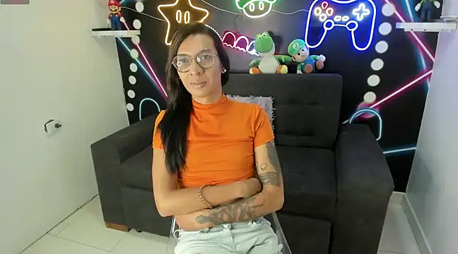 Snapshot of LauraaGomezz__ chatting on March 4, 7:32 pm LauraaGomezz online show from March 4, 7:32 pm