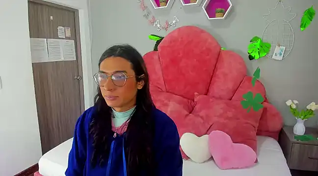 Snapshot of LauraaGomezz__ chatting on March 17, 7:22 pm LauraaGomezz online show from March 17, 7:22 pm