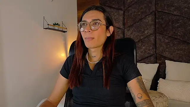 Snapshot of LauraaGomezz__ chatting on September 17, 7:30 pm LauraaGomezz online show from September 17, 7:30 pm