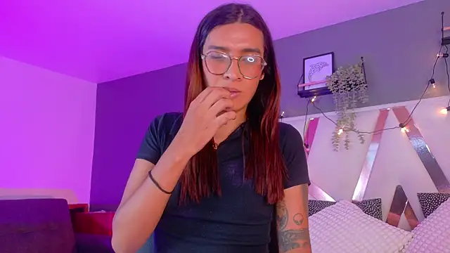 Snapshot of LauraaGomezz__ chatting on October 2, 7:46 pm LauraaGomezz online show from October 2, 7:46 pm
