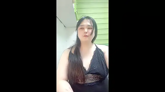 Snapshot of whhbbny chatting on January 23, 10:54 am whhbbny online show from January 23, 10:54 am