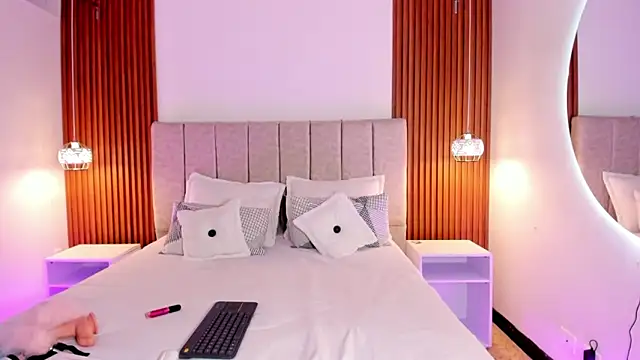 Snapshot of khloe-sweet chatting on September 19, 2:56 pm khloe-sweet online show from September 19, 2:56 pm