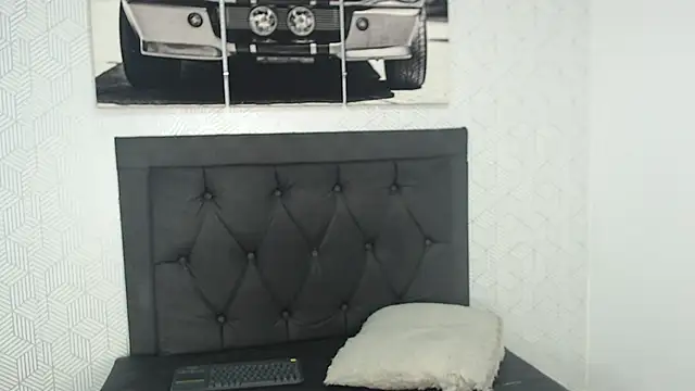 Snapshot of Selena_fox7 chatting on March 8, 2:45 am Selena fox7 online show from March 8, 2:45 am