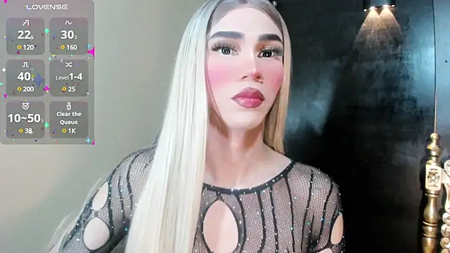 Snapshot of emelly_horny_ chatting on March 11, 11:44 am emelly horny online show from March 11, 11:44 am