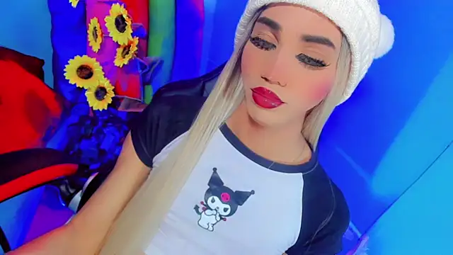 Snapshot of emelly_horny_ chatting on September 13, 7:41 pm emelly horny online show from September 13, 7:41 pm