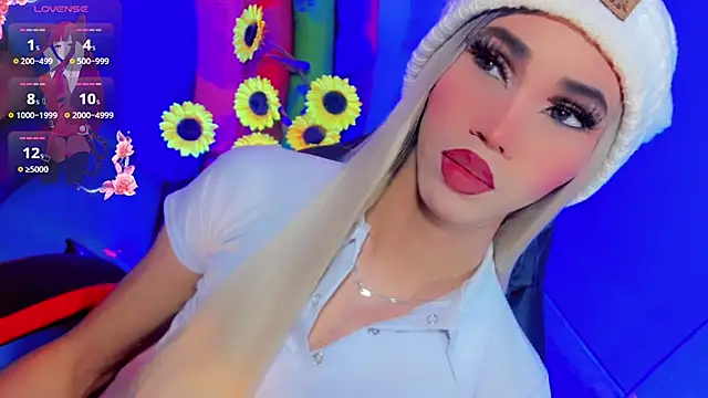 Snapshot of emelly_horny_ chatting on September 24, 7:20 pm emelly horny online show from September 24, 7:20 pm