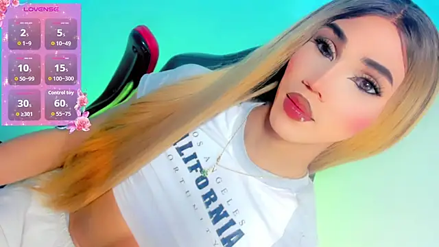 emelly horny  online show from October 14, 7:25 pm