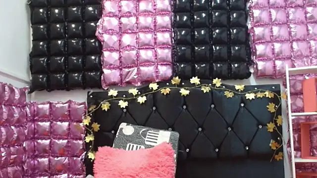 Snapshot of poisondost_hot chatting on February 22, 5:35 pm poisondost hot online show from February 22, 5:35 pm