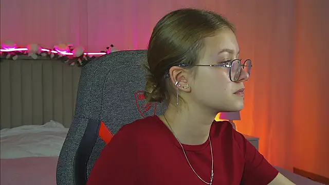 Snapshot of EveMundie chatting on October 7, 12:50 pm EveMundie online show from October 7, 12:50 pm