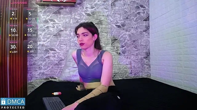 Snapshot of MaeveKuro chatting on September 22, 3:12 am MaeveKuro online show from September 22, 3:12 am
